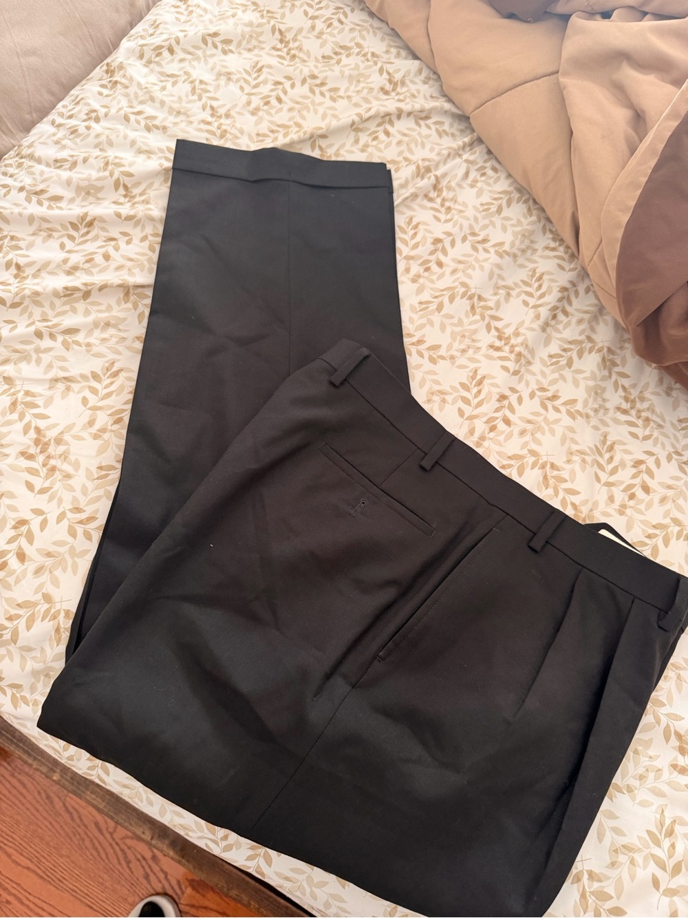 Men's Black Dress Pants ralph lauren , size 38 never been worn brand new